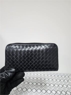 Authentic BOTTEGA VENETA Nappa Intrecciato Zip Around Wallet Black